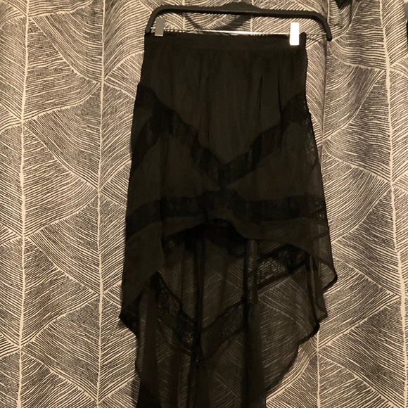 Simple elegance- high low semi transparent lacy black skirt - Picture 4 of 8